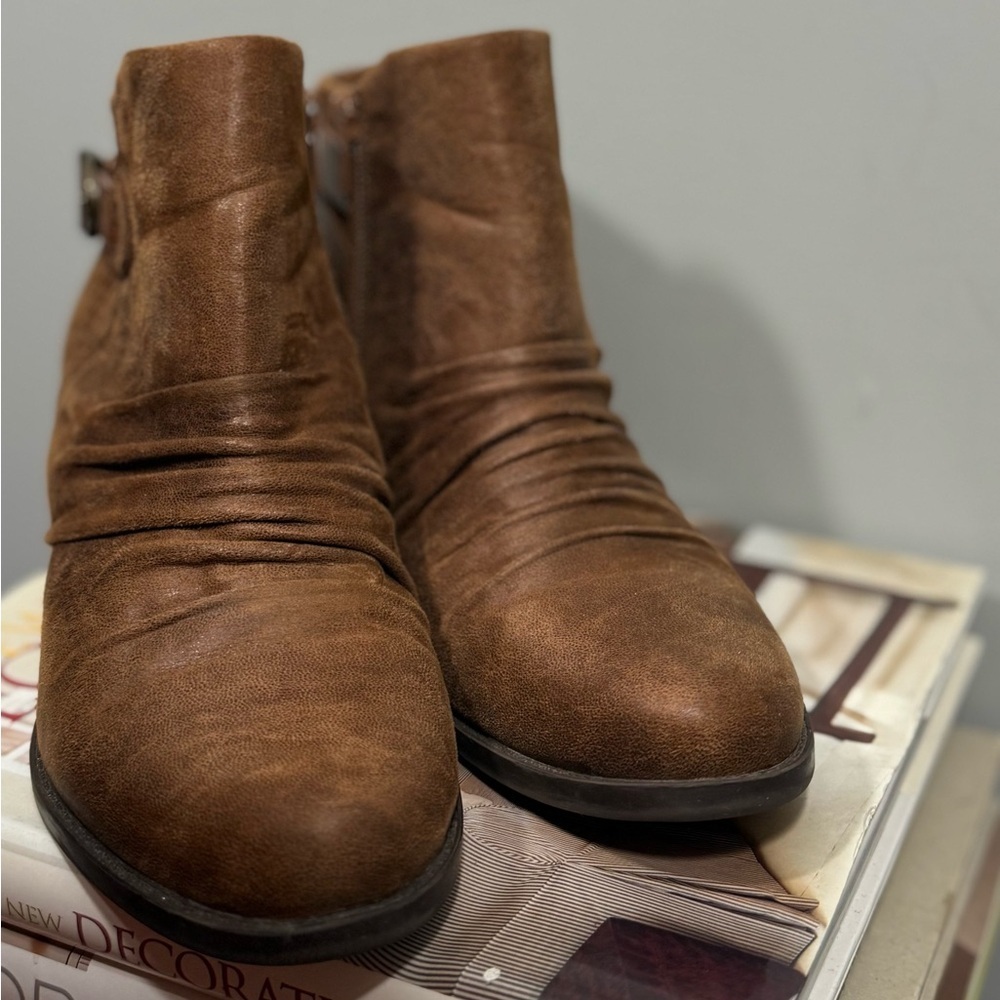 BareTraps Tan Ankle Booties Size 8 - Picture 2 of 16
